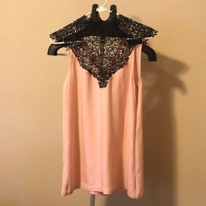 Sleeveless tank top with lace neckline and now tie in the back